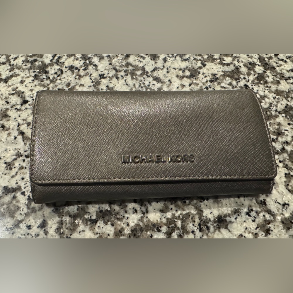 Michael Kors Shimmering Nickel Saffiano Jet Set Travel Wallet